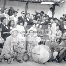 Foto grupal de mestizos e indios chumbivilcanos